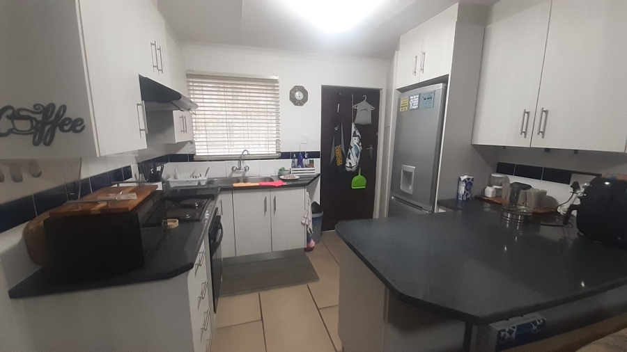 To Let 3 Bedroom Property for Rent in Heiderand Western Cape
